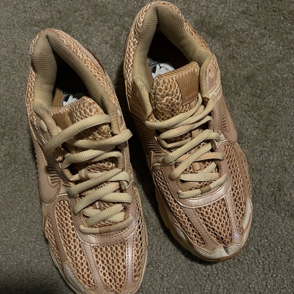 Women’s Nike Vomero 5 Tan Sneakers